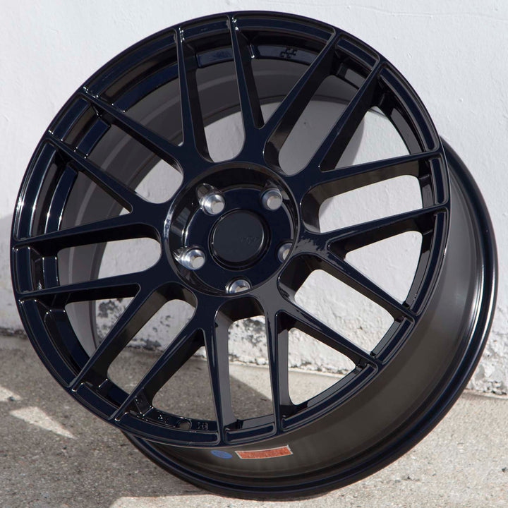 Circuit CSF11 Gloss Black