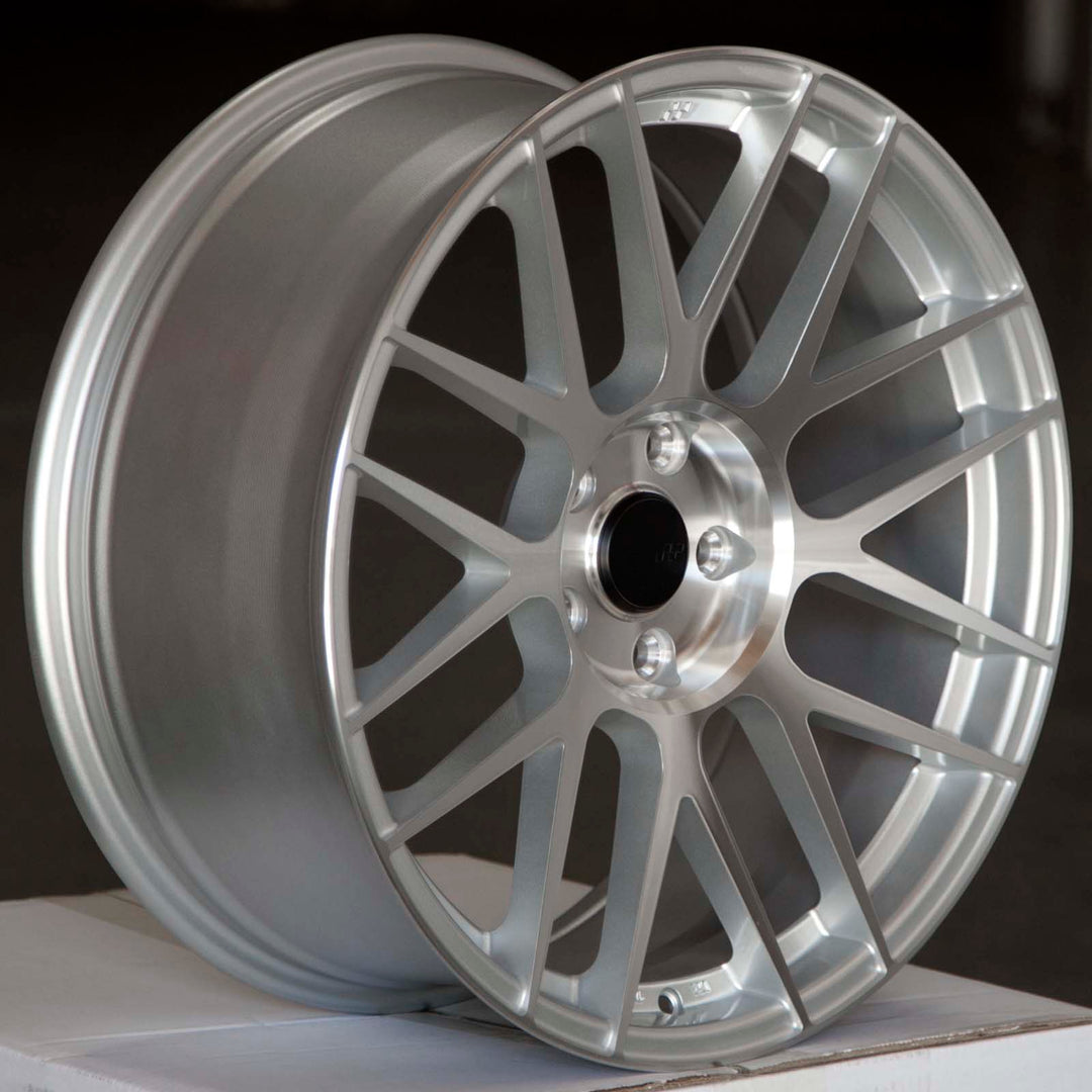 Circuit CSF11 Gloss Silver/Machined