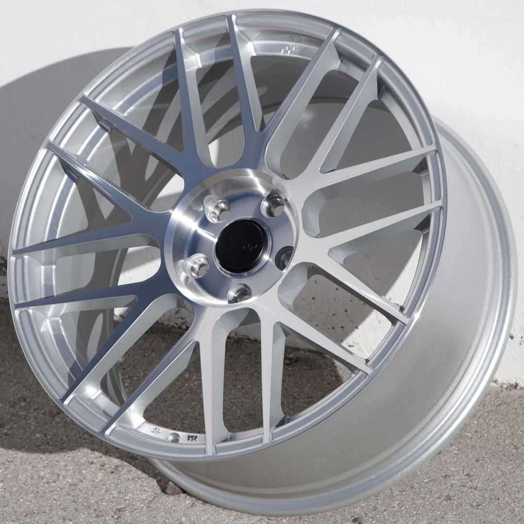 Circuit CSF11 Gloss Silver/Machined