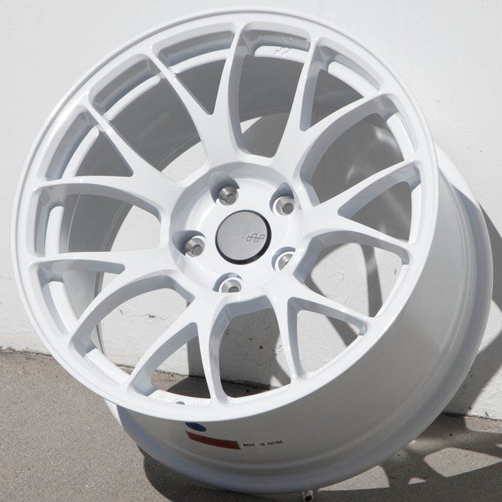 Circuit CSF2 Gloss White
