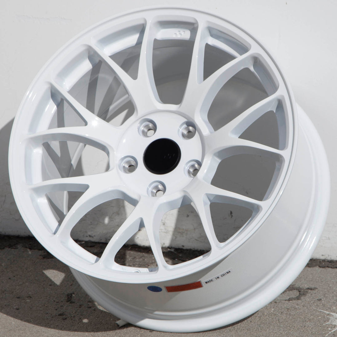 Circuit CSF2 Gloss White
