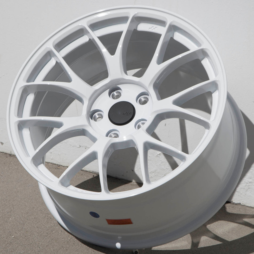 Circuit CSF2 Gloss White