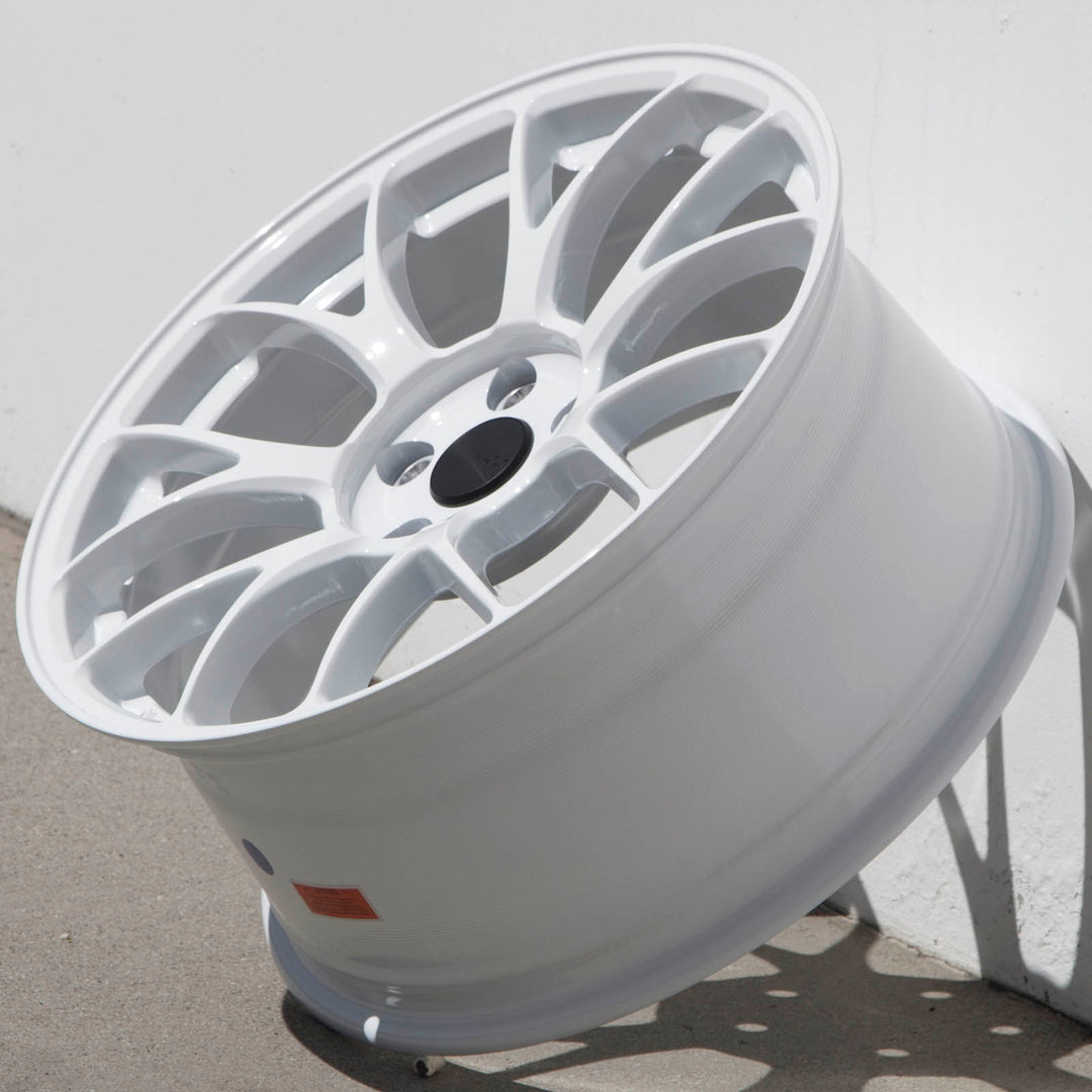 Circuit CSF2 Gloss White