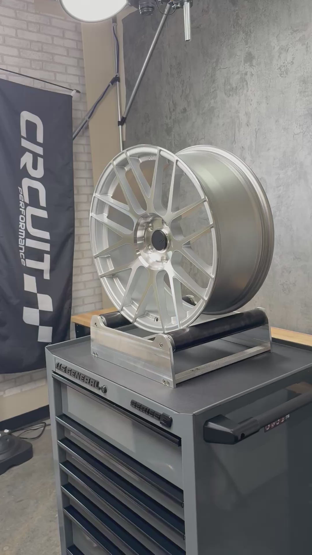Circuit CSF11 Gloss Silver/Machined