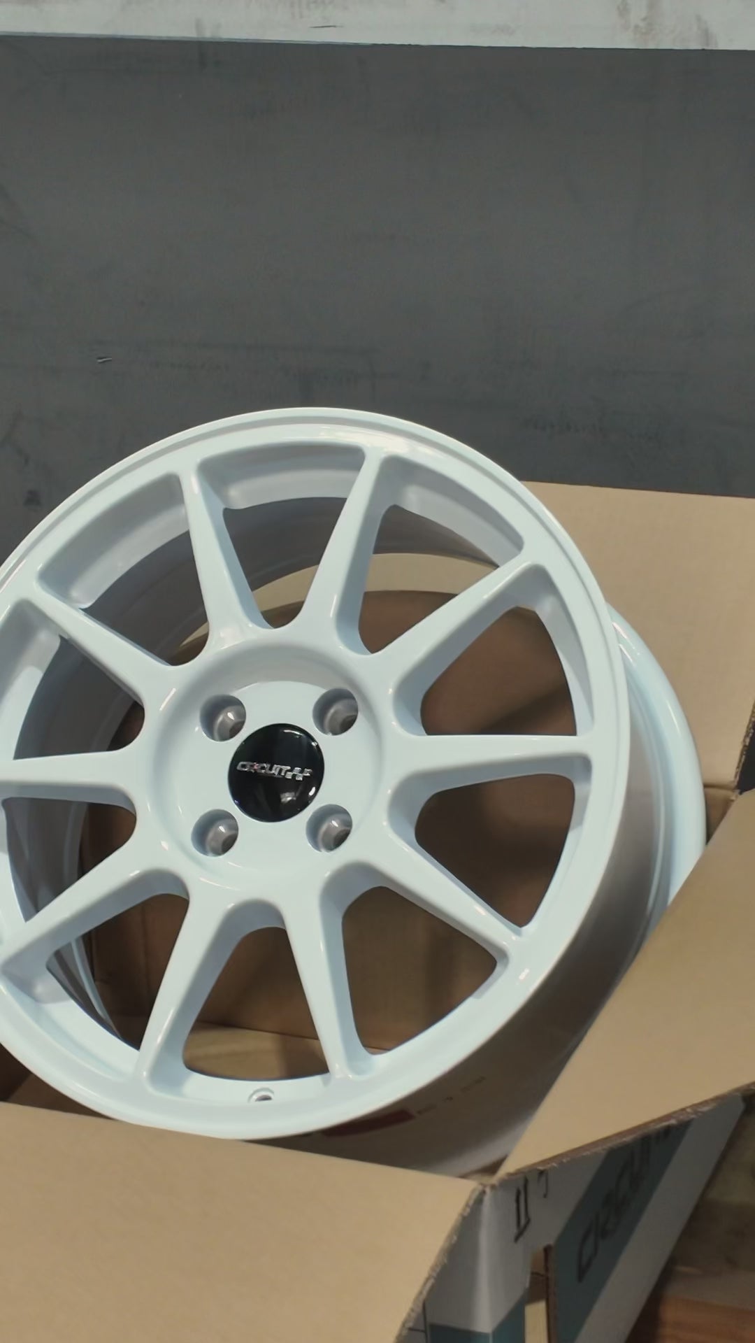 Circuit CP23 Gloss White